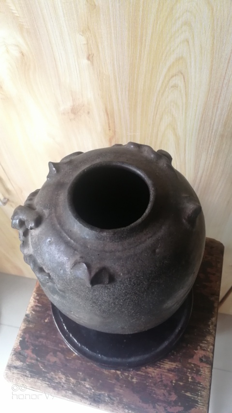 古玩陶瓷宋代醬釉貼塑龍紋罐拍賣,當(dāng)前價(jià)格1280元