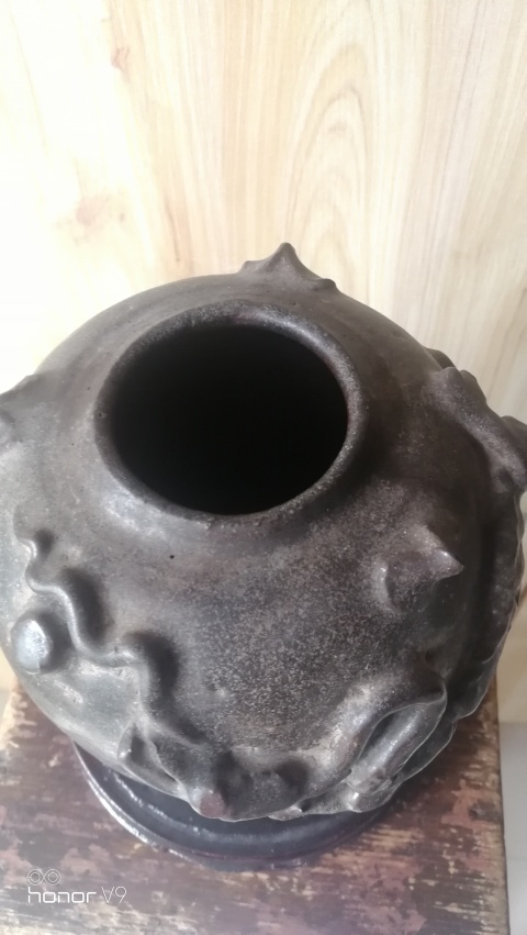 古玩陶瓷宋代醬釉貼塑龍紋罐拍賣,當(dāng)前價(jià)格1280元
