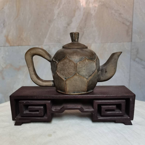 蓮瓣紋澄泥石雕老茶壺拍賣，當(dāng)前價(jià)格4800元