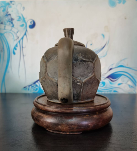 古玩雜項蓮瓣紋澄泥石雕老茶壺拍賣,當前價格3600元