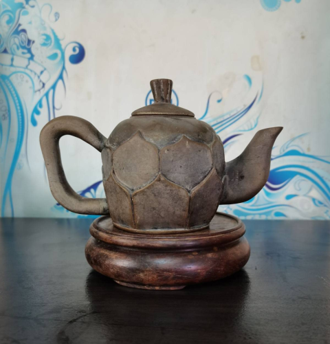 古玩雜項蓮瓣紋澄泥石雕老茶壺拍賣,當前價格3600元