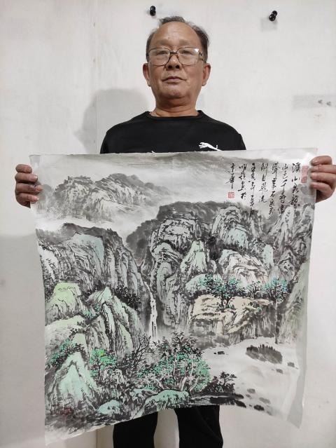 古玩字畫(huà)帶證書(shū)合影國(guó)家一級(jí)美術(shù)師明銳老師精品山水畫(huà)收藏佳作拍賣，當(dāng)前價(jià)格599元