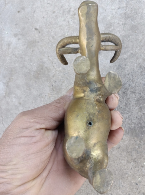 古玩雜項(xiàng)銅牛擺件拍賣,當(dāng)前價(jià)格1600元