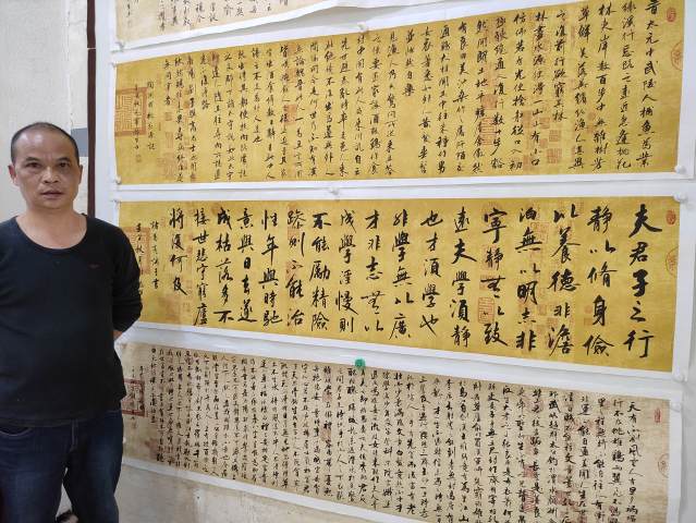 古玩字畫中國硬筆書法協會會員，廣西書法家協會會員謝龍生老師真跡精品書法收藏帶合影拍賣，當前價格788元