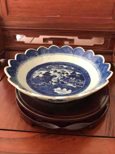 古玩陶瓷清代中期樓臺亭閣山水紋青花花口盤拍賣，當前價格2500元