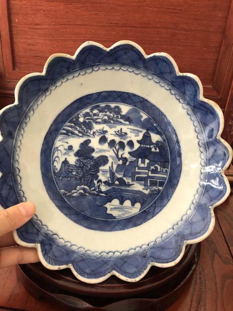 古玩陶瓷清代中期樓臺亭閣山水紋青花花口盤拍賣，當前價格2500元