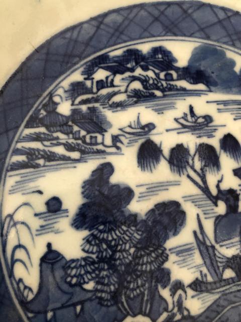 古玩陶瓷清代中期樓臺亭閣山水紋青花花口盤拍賣，當前價格2500元