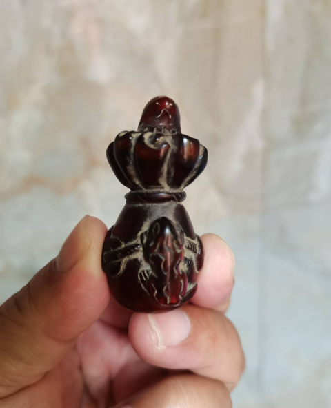 古玩雜項(特價)清晚期精品琥珀雕袋鼠錢掛件拍賣,當前價格980元