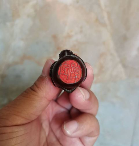 古玩雜項(特價)清晚期精品琥珀雕袋鼠錢掛件拍賣,當前價格980元