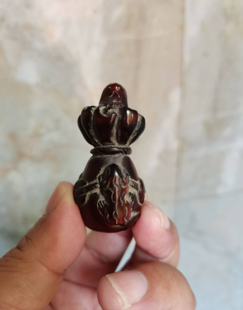 古玩雜項(特價)清晚期精品琥珀雕袋鼠錢掛件拍賣,當前價格980元