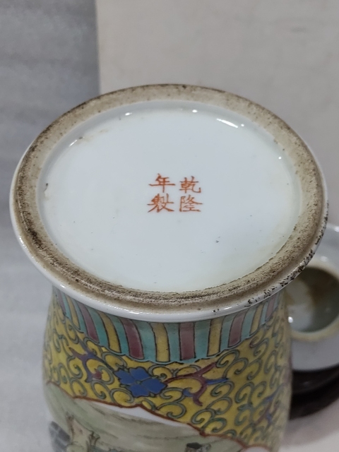 古玩陶瓷民國乾隆年制款三娘教子圖粉彩雞腿蓋瓶拍賣,當前價格5888元