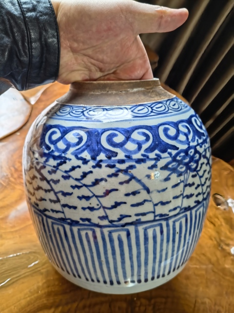 古玩陶瓷清代中期纏枝花卉紋青花罐拍賣,當前價格900元