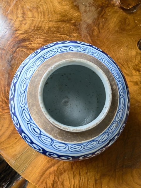 古玩陶瓷清代中期纏枝花卉紋青花罐拍賣,當前價格900元