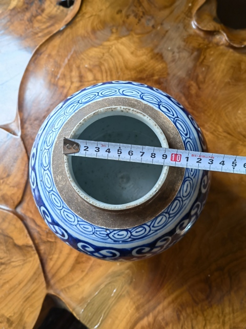 古玩陶瓷清代中期纏枝花卉紋青花罐拍賣,當前價格900元
