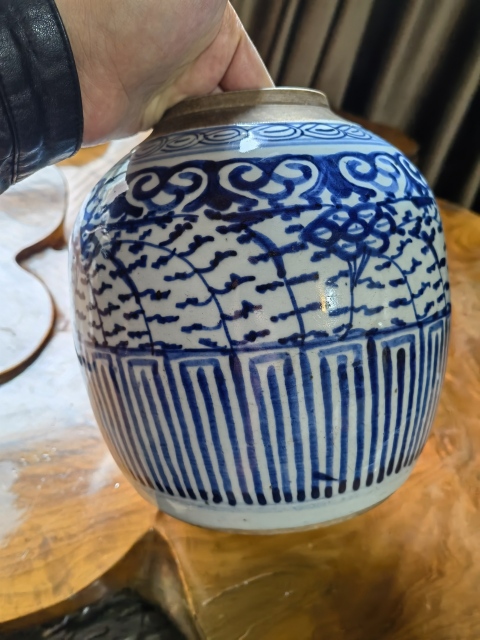 古玩陶瓷清代中期纏枝花卉紋青花罐拍賣,當前價格900元