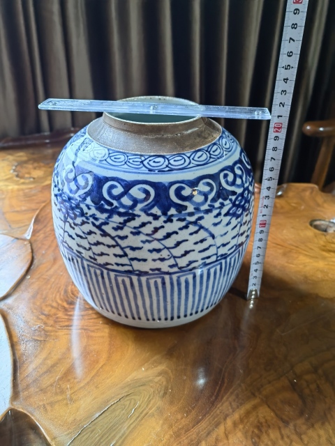 古玩陶瓷清代中期纏枝花卉紋青花罐拍賣,當前價格900元
