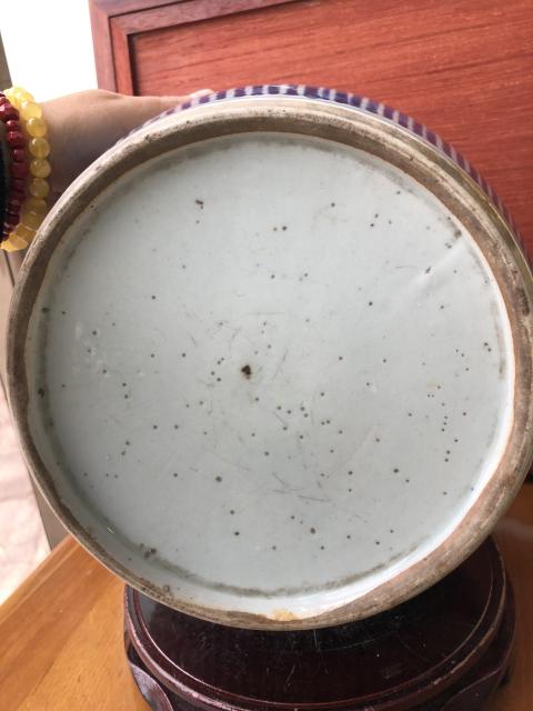 古玩陶瓷清中期纏枝花卉紋青花罐拍賣,當前價格1000元