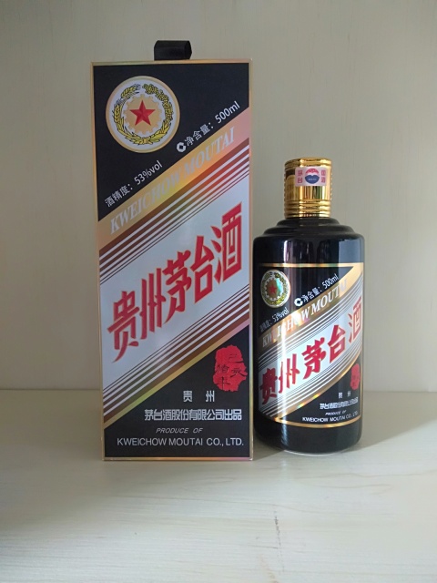域鉴古玩】2019年产乙亥猪年生肖茅台酒拍卖价格/图片/值多少钱