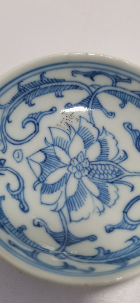 古玩陶瓷清代纏枝花卉紋青花盤拍賣,當前價格1100元