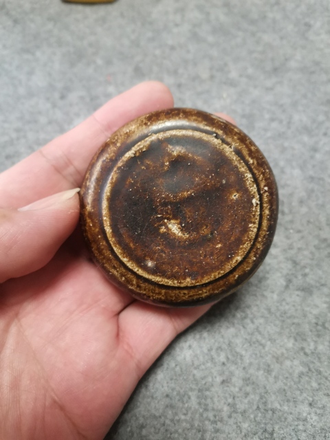 古玩陶瓷南宋吉州窯醬釉粉盒拍賣,當前價格1600元