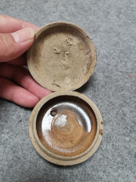 古玩陶瓷南宋吉州窯醬釉粉盒拍賣,當前價格1600元