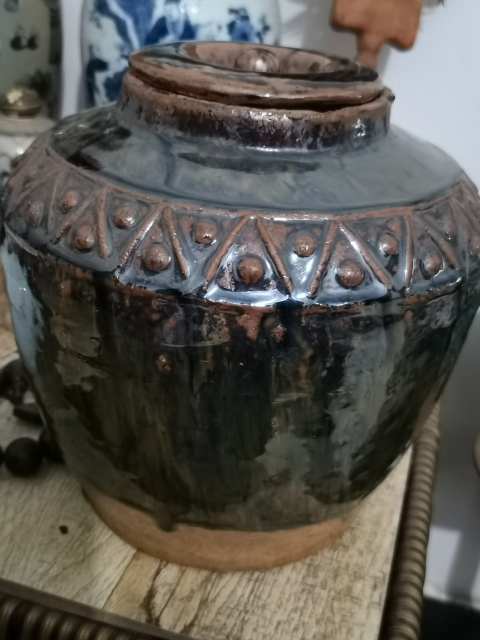 古玩陶瓷醬釉黑陶大罐，帶蓋兒。里面外面都是有拍賣，當(dāng)前價(jià)格1899元