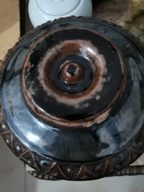 古玩陶瓷醬釉黑陶大罐，帶蓋兒。里面外面都是有拍賣，當(dāng)前價(jià)格1899元