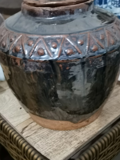 古玩陶瓷醬釉黑陶大罐，帶蓋兒。里面外面都是有拍賣，當(dāng)前價(jià)格1899元