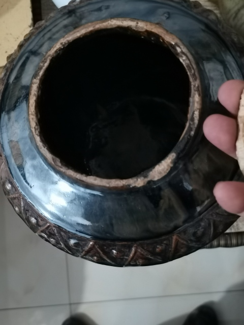 古玩陶瓷醬釉黑陶大罐，帶蓋兒。里面外面都是有拍賣，當(dāng)前價(jià)格1899元