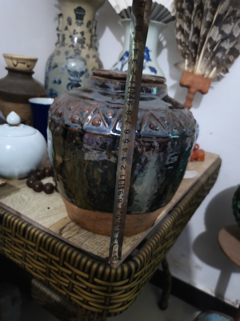 古玩陶瓷醬釉黑陶大罐，帶蓋兒。里面外面都是有拍賣，當(dāng)前價(jià)格1899元