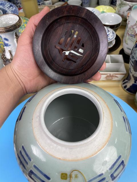 古玩陶瓷清乾隆 豆青釉青花五福罐（大名品）拍賣，當(dāng)前價(jià)格8000元