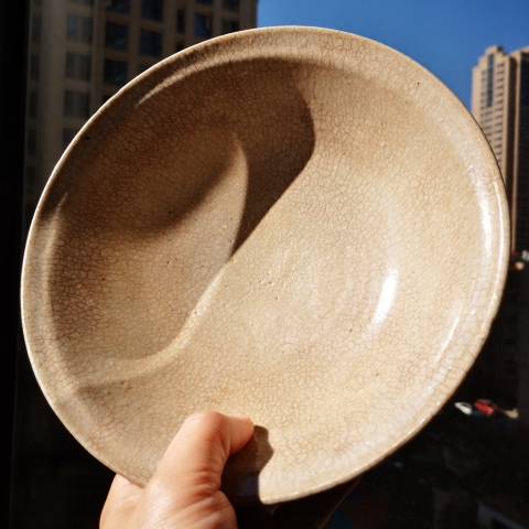 古玩陶瓷清中早?哥釉折沿大碗拍賣(mài)，當(dāng)前價(jià)格1555元