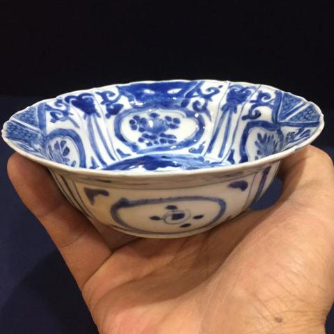古玩陶瓷青花瓜棱花卉蟲草紋克拉克折腰小盤拍賣,當前價格6000元