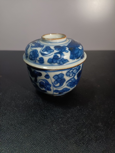古玩陶瓷青花纏枝花卉紋蓋缸拍賣(mài)，當(dāng)前價(jià)格3000元