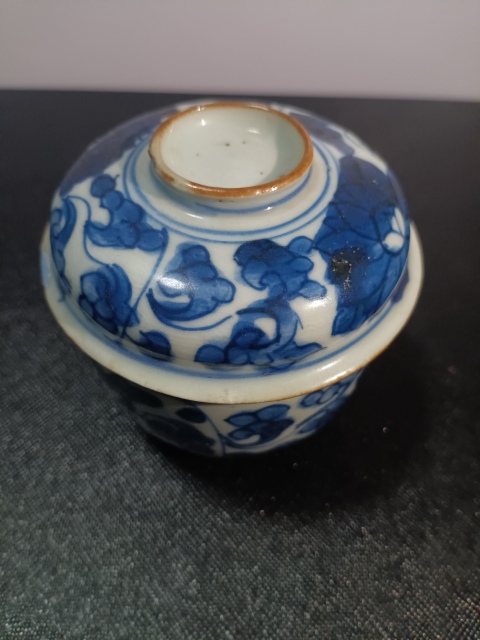 古玩陶瓷青花纏枝花卉紋蓋缸拍賣(mài)，當(dāng)前價(jià)格3000元