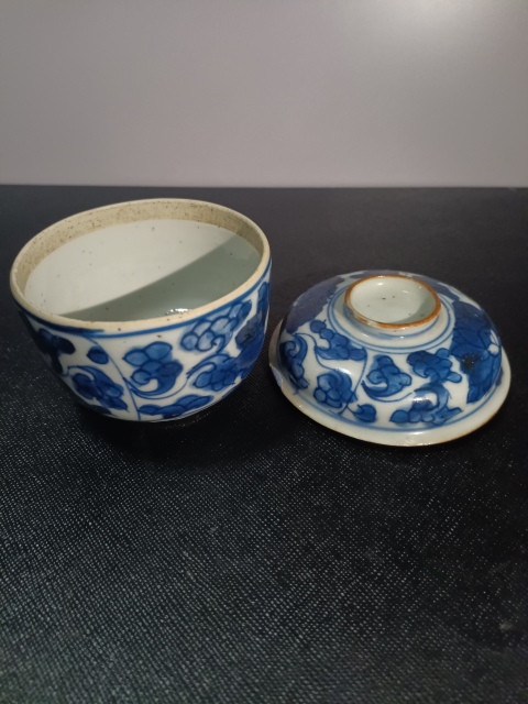 古玩陶瓷青花纏枝花卉紋蓋缸拍賣(mài)，當(dāng)前價(jià)格3000元