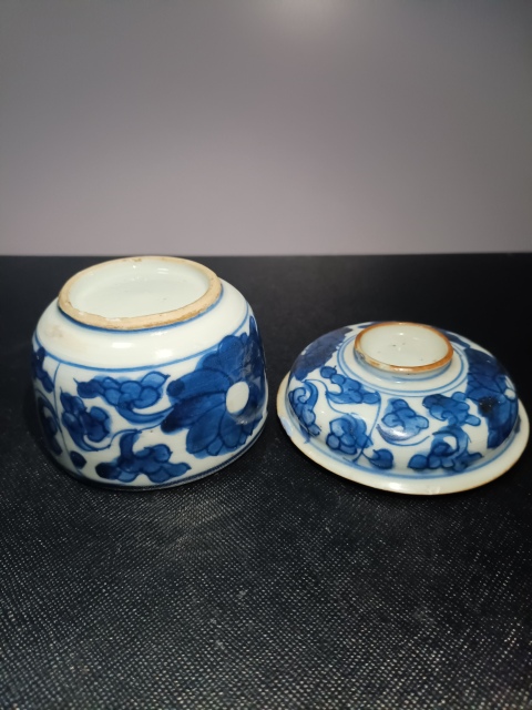 古玩陶瓷青花纏枝花卉紋蓋缸拍賣(mài)，當(dāng)前價(jià)格3000元