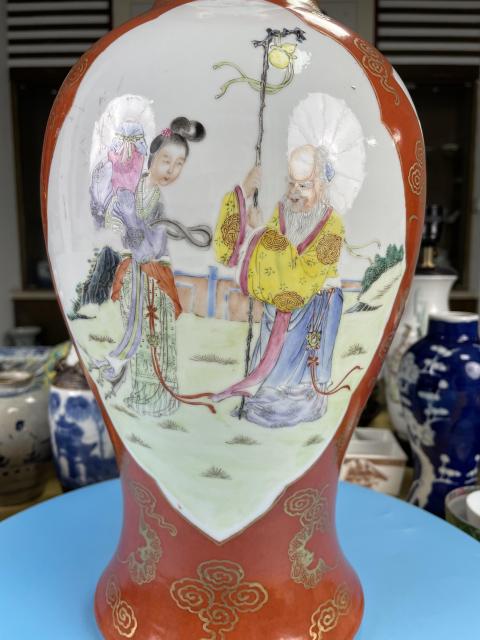 古玩陶瓷晚清民國 描真金紅地粉彩開光麻姑獻壽圖觀音瓶拍賣,當前價格5600元