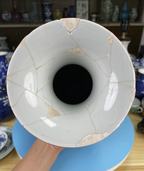 古玩陶瓷晚清民國 描真金紅地粉彩開光麻姑獻壽圖觀音瓶拍賣,當前價格5600元