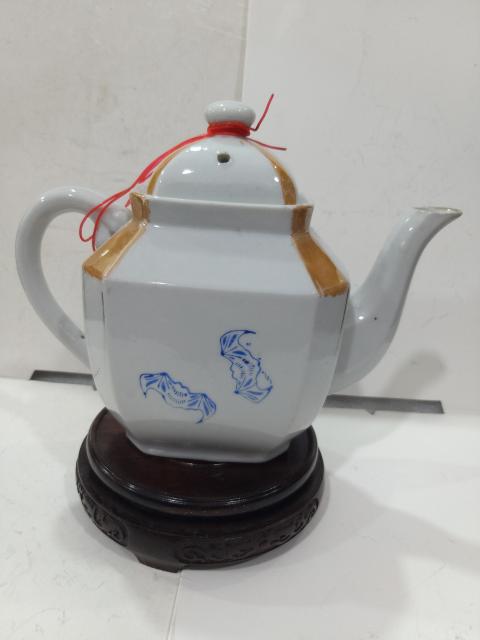 古玩陶瓷民國晚期至解放初期雙鳳魚龍變化執(zhí)壺拍賣,當(dāng)前價(jià)格680元