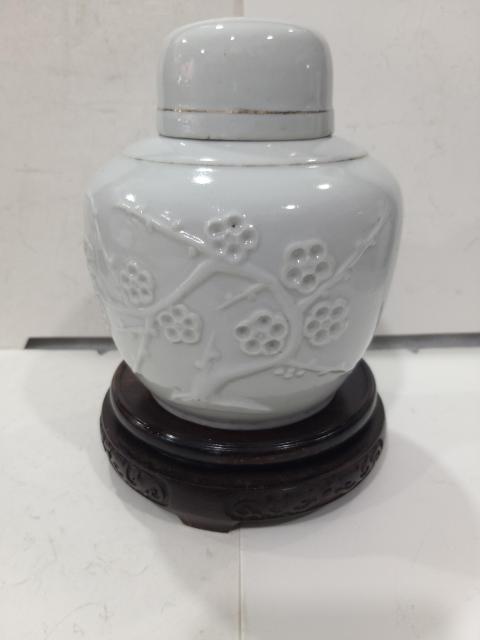 古玩陶瓷民國(guó)德化窯白釉印花剛剛拍賣,當(dāng)前價(jià)格880元