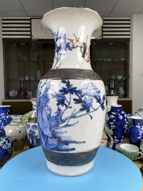 古玩陶瓷清中期 精品青花哥釉地鐵銹釉花鳥紋梅耳撇口瓶拍賣，當前價格5200元