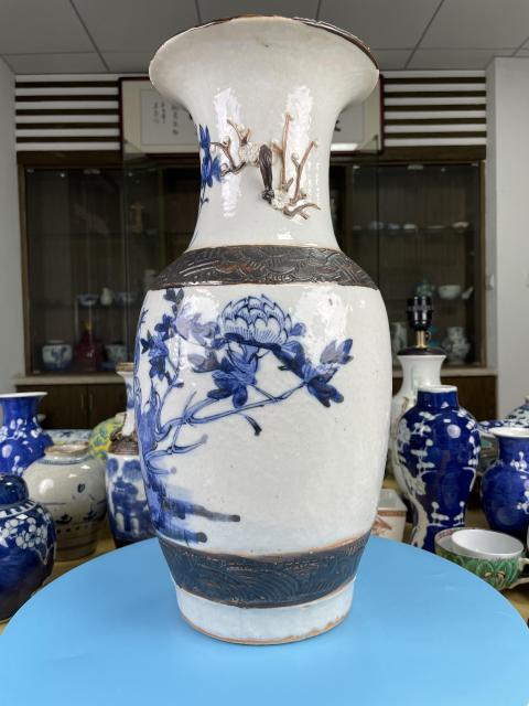 古玩陶瓷清中期 精品青花哥釉地鐵銹釉花鳥紋梅耳撇口瓶拍賣，當前價格5200元