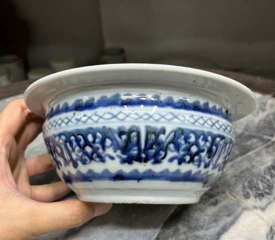 古玩陶瓷【望月樓】清中期青花夔龍紋香爐拍賣,當前價格1500元