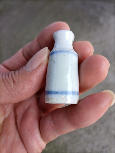 古玩陶瓷青花小藥瓶拍賣(mài)，當(dāng)前價(jià)格400元