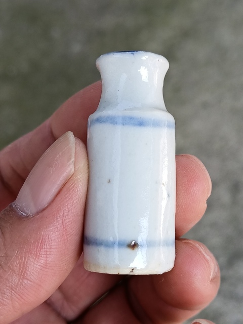 古玩陶瓷青花小藥瓶拍賣(mài)，當(dāng)前價(jià)格400元