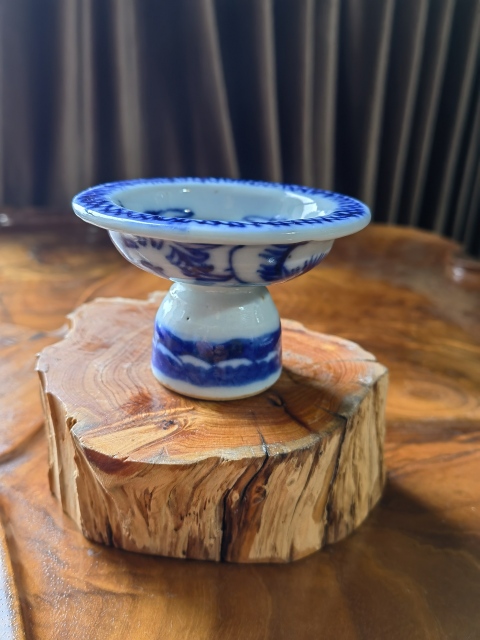 古玩陶瓷青花纏枝花卉紋高足貢盤拍賣，當前價格450元
