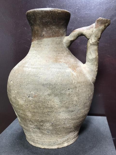 古玩陶瓷宋代醬釉壺拍賣，當(dāng)前價(jià)格1888元