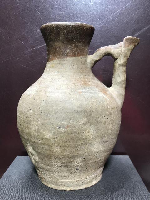 古玩陶瓷宋代醬釉壺拍賣，當(dāng)前價(jià)格1888元