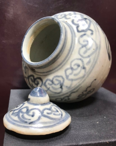 域鉴古玩】明中期正德青花缠枝花卉纹小盖罐拍卖价格/图片/值多少钱